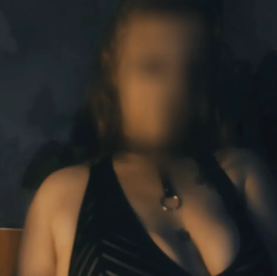 Amina, 29