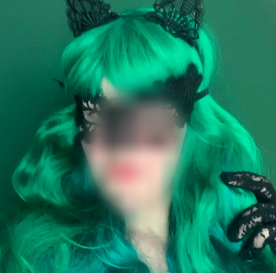 Aylin, 24