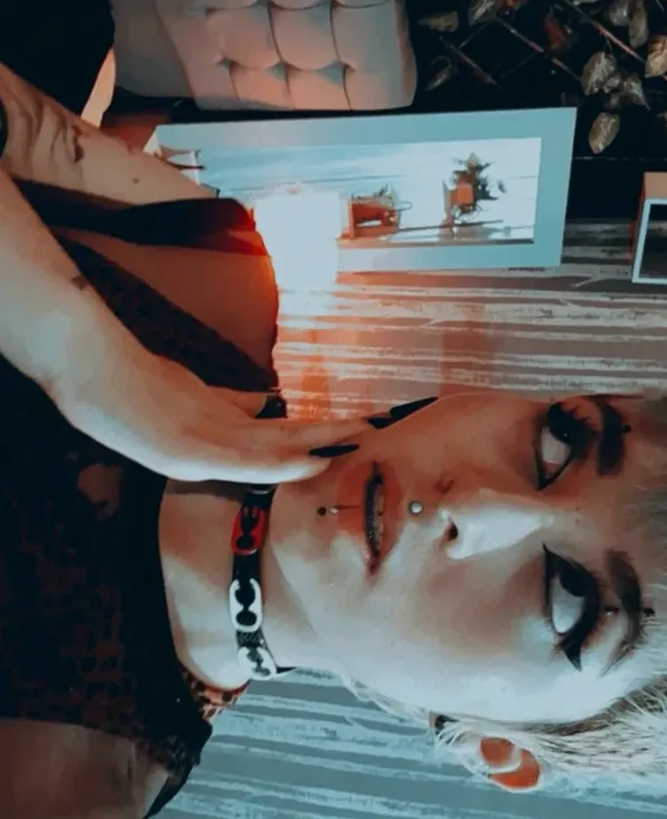 Kathrin, 27