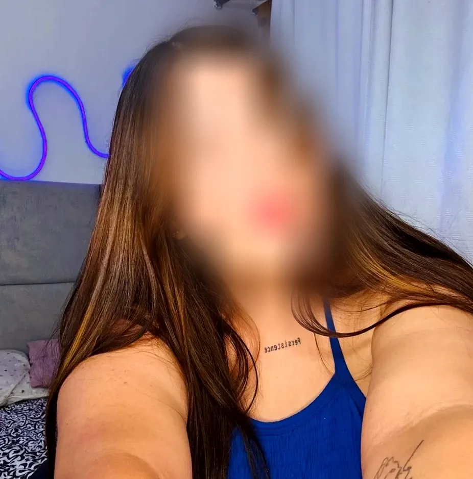 Zeynep, 23